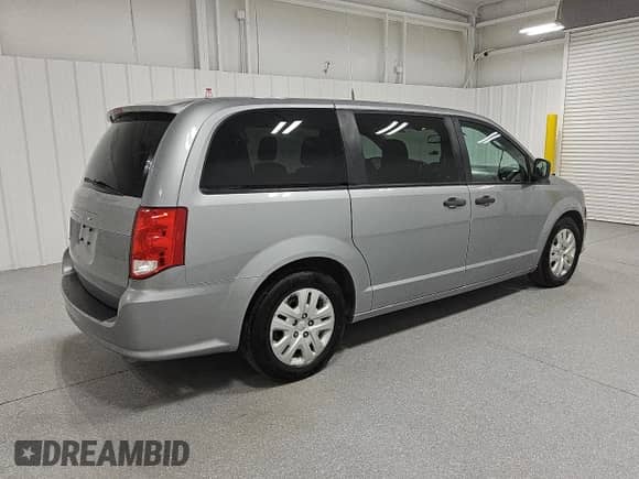 2020 Dodge Grand Caravan SE with VIN 2C4RDGBG6LR227606, listed as a Copart auction lot 81511695 with 371,041 mi miles and Clean title. Bid and sale history available at DreamBid. Image 3.