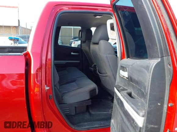 2018 Toyota Tundra SR с VIN 5TFUW5F17JX713466, выставлен на аукционе IAAI как лот 42357423 с пробегом 302 981 миль миль и . История ставок и продаж доступна на DreamBid. Изображение 8.