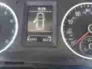 2016 Volkswagen Tiguan S z VIN WVGAV7AX4GW574940, wystawiony jako IAAI lot #42331396 z przebiegiem 81 711 mil mil oraz . Historia ofert i sprzedaży dostępna na DreamBid. Obrazek 15.