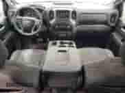 2021 Chevrolet Silverado 2500HD Work Truck z VIN 1GC4YLE72MF286325, wystawiony jako Copart lot #52757565 z przebiegiem 167 078 mil mil oraz Czysty tytuł • Clean title. Historia ofert i sprzedaży dostępna na DreamBid. Obrazek 8.