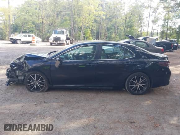 2022 Toyota Camry SE z VIN 4T1G11AK2NU004919, wystawiony jako IAAI lot #43390872 z przebiegiem 59 923 mil mil oraz . Historia ofert i sprzedaży dostępna na DreamBid. Obrazek 14.