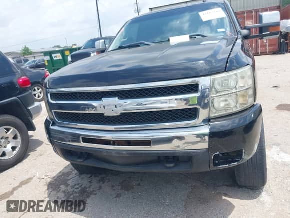 2011 Chevrolet Silverado 1500 LS z VIN 3GCPKREA3BG310821, wystawiony jako IAAI lot #42115265 z przebiegiem 72 891 mil mil oraz . Historia ofert i sprzedaży dostępna na DreamBid. Obrazek 6.