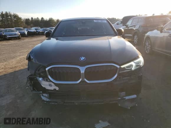 2023 BMW 3 Series 330e xDrive z VIN 3MW39FS09P8D11748, wystawiony jako Copart lot #44185745 z przebiegiem 42 618 mil mil oraz Czysty tytuł • Clean title. Historia ofert i sprzedaży dostępna na DreamBid. Obrazek 5.