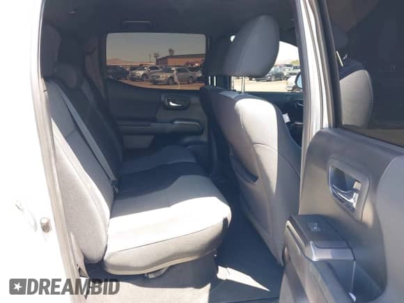 2020 Toyota Tacoma SR5 z VIN 3TMBZ5DN9LM027314, wystawiony jako IAAI lot #42258246 z przebiegiem 81 254 mil mil oraz . Historia ofert i sprzedaży dostępna na DreamBid. Obrazek 8.