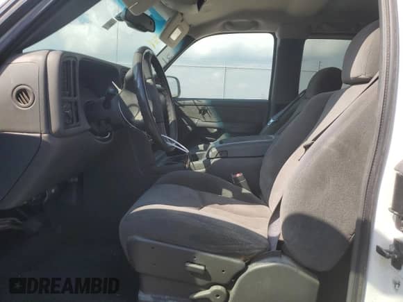 2003 Chevrolet Silverado 1500 LS z VIN 1GCEC19T93E186628, wystawiony jako Copart lot #74373104 z przebiegiem 104 619 mil mil oraz Szkoda całkowita • Salvage title. Historia ofert i sprzedaży dostępna na DreamBid. Obrazek 7.