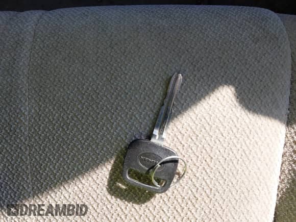 1996 Toyota Camry LE z VIN 4T1BF12K8TU129723, wystawiony jako IAAI lot #41441099 z przebiegiem 245 000 mil mil oraz . Historia ofert i sprzedaży dostępna na DreamBid. Obrazek 11.