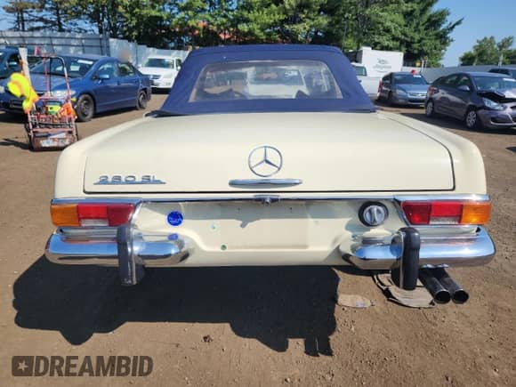 1971 Mercedes-Benz SL z VIN 11304412022259, wystawiony jako Copart lot #67759675 z przebiegiem 21 477 mil mil oraz Szkoda całkowita • Salvage title. Historia ofert i sprzedaży dostępna na DreamBid. Obrazek 6.