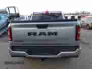 2025 Ram 1500 Big Horn z VIN 1C6RREFG9SN527515, wystawiony jako IAAI lot #41952115 z przebiegiem 8 009 mil mil oraz . Historia ofert i sprzedaży dostępna na DreamBid. Obrazek 17.