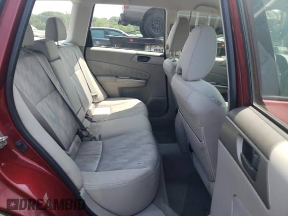 2010 Subaru Forester X z VIN JF2SH6AC0AH726183, wystawiony jako Copart lot #61845525 z przebiegiem 162 526 mil mil oraz Czysty tytuł • Clean title. Historia ofert i sprzedaży dostępna na DreamBid. Obrazek 10.