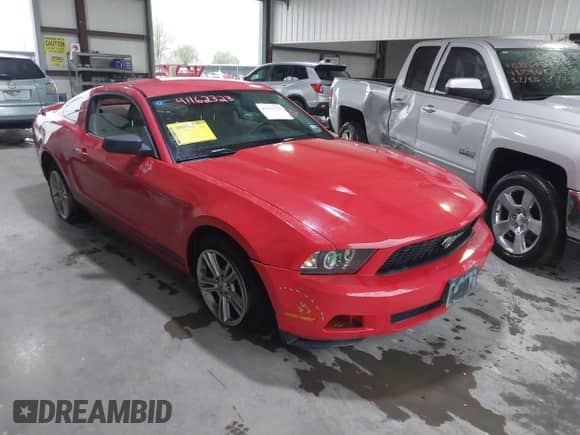 2010 Ford Mustang V6 z VIN 1ZVBP8AN6A5136499, wystawiony jako IAAI lot #41162323 z przebiegiem 107 048 mil mil oraz . Historia ofert i sprzedaży dostępna na DreamBid. Obrazek 6.