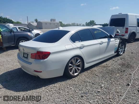 2015 BMW 5 Series 535i xDrive with VIN WBA5B3C50FD548071, listed as a IAAI auction lot 42577184 with 147,699 mi miles and . Bid and sale history available at DreamBid. Image 4.