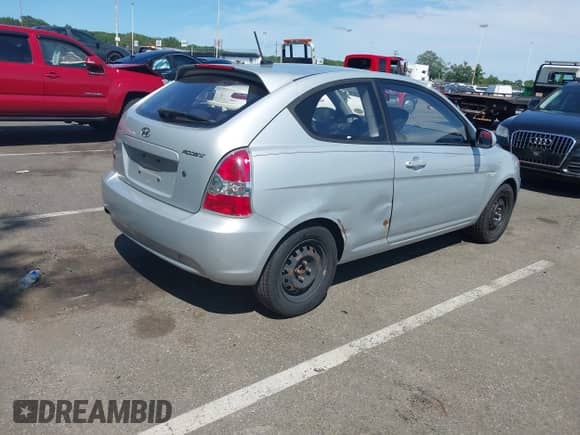 2011 Hyundai Accent GS с VIN KMHCM3AC1BU200601, выставлен на аукционе IAAI как лот 42772966 с пробегом 117 896 миль миль и . История ставок и продаж доступна на DreamBid. Изображение 4.