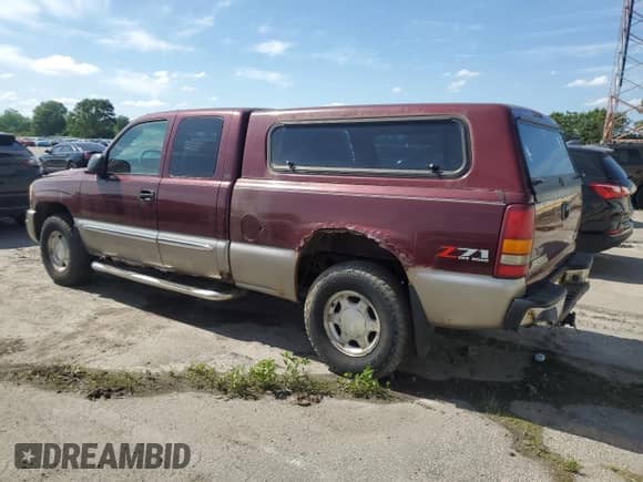 2003 GMC Sierra 1500 SLE with VIN 2GTEK19T831215587, listed as a Copart auction lot 61679025 with 182,803 mi miles and Clean title. Bid and sale history available at DreamBid. Image 2.