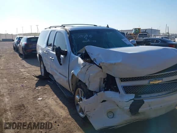 2008 Chevrolet Suburban 2LT with VIN 3GNFK16398G299305, listed as a IAAI auction lot 43032937 with 188,106 mi miles and . Bid and sale history available at DreamBid. Image 1.