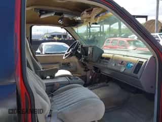 1993 Chevrolet Suburban with VIN 1GNGK26KXPJ361650, listed as a IAAI auction lot 43272916 with 209,446 mi miles and . Bid and sale history available at DreamBid. Image 5.