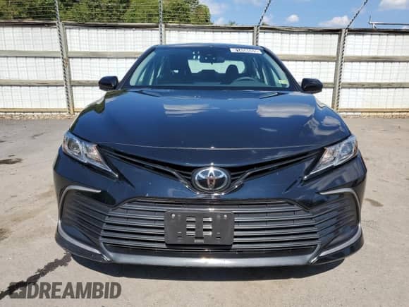 2024 Toyota Camry LE z VIN 4T1C11AK8RU224974, wystawiony jako Copart lot #81458605 z przebiegiem 60 221 mil mil oraz Czysty tytuł • Clean title. Historia ofert i sprzedaży dostępna na DreamBid. Obrazek 5.