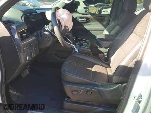 2025 Chevrolet Suburban High Country с VIN 1GNS6GRL9SR137022, выставлен на аукционе Copart как лот 84966035 с пробегом 19 914 миль миль и Списание • Salvage title. История ставок и продаж доступна на DreamBid. Изображение 7.