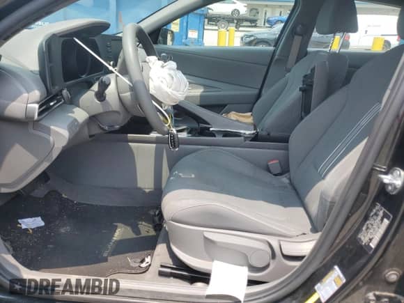 2021 Hyundai Elantra Blue с VIN KMHLM4AJ6MU011563, выставлен на аукционе Copart как лот 60281095 с пробегом 77 717 миль миль и Списание • Salvage title. История ставок и продаж доступна на DreamBid. Изображение 7.