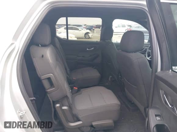 2022 Chevrolet Traverse LT Cloth z VIN 1GNERGKW9NJ160988, wystawiony jako IAAI lot #42379091 z przebiegiem 57 689 mil mil oraz . Historia ofert i sprzedaży dostępna na DreamBid. Obrazek 8.