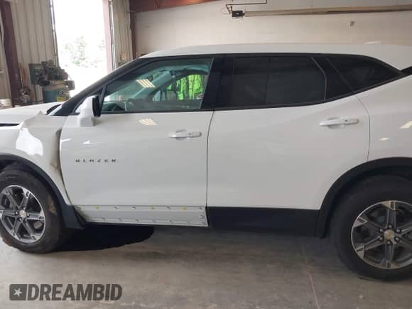 2024 Chevrolet Blazer LT с VIN 3GNKBCR42RS223325, выставлен на аукционе IAAI как лот 42352529 с пробегом 11 312 миль миль и . История ставок и продаж доступна на DreamBid. Изображение 14.