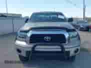 2007 Toyota Tundra SR5 z VIN 5TFRT541X7X009515, wystawiony jako IAAI lot #43451636 z przebiegiem 57 411 mil mil oraz . Historia ofert i sprzedaży dostępna na DreamBid. Obrazek 12.