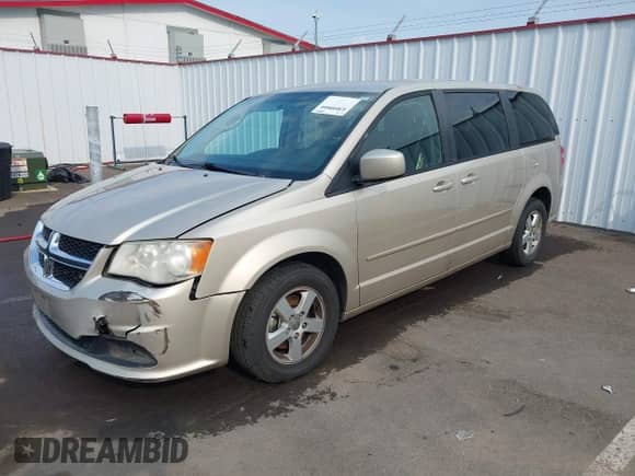 2013 Dodge Grand Caravan SXT z VIN 2C4RDGCG6DR580721, wystawiony jako IAAI lot #43040666 z przebiegiem 206 777 mil mil oraz . Historia ofert i sprzedaży dostępna na DreamBid. Obrazek 2.