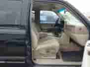 2001 Chevrolet Tahoe LT z VIN 1GNEC13T91R165851, wystawiony jako IAAI lot #41484165 z przebiegiem 279 544 mil mil oraz . Historia ofert i sprzedaży dostępna na DreamBid. Obrazek 5.