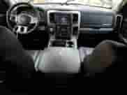 2014 Ram 1500 Laramie z VIN 1C6RR7NM0ES402167, wystawiony jako Copart lot #67562435 z przebiegiem 90 335 mil mil oraz Czysty tytuł • Clean title. Historia ofert i sprzedaży dostępna na DreamBid. Obrazek 8.