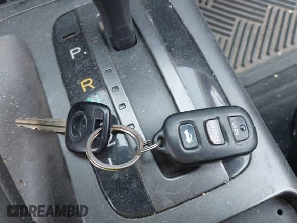 2002 Toyota Camry LE z VIN JTDBE32K820054787, wystawiony jako IAAI lot #42733260 z przebiegiem 160 651 mil mil oraz . Historia ofert i sprzedaży dostępna na DreamBid. Obrazek 11.