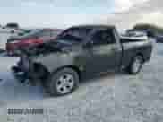 2017 Ram 1500 Express z VIN 3C6JR6AT0HG687324, wystawiony jako Copart lot #68564524 z przebiegiem Nie podano mil oraz Nie do naprawy • Non repairable. Historia ofert i sprzedaży dostępna na DreamBid. Obrazek 1.