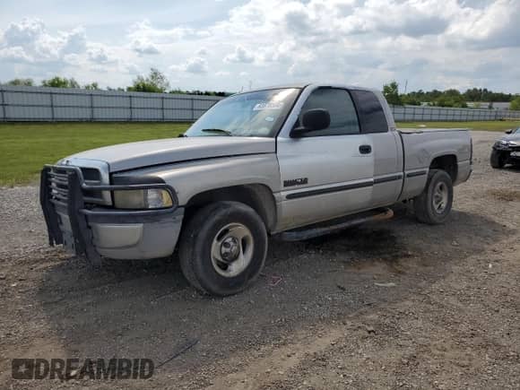 1998 Dodge 1500 с VIN 1B7HC13Y8WJ259226, выставлен на аукционе Copart как лот 63878354 с пробегом 217 428 миль миль и Списание • Salvage title. История ставок и продаж доступна на DreamBid. Изображение 1.