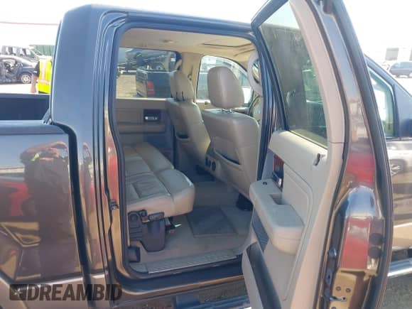 2005 Ford F-150 XLT with VIN 1FTPW145X5FB63705, listed as a IAAI auction lot 43323140 with 270,062 mi miles and . Bid and sale history available at DreamBid. Image 8.