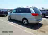 2009 Toyota Sienna LE z VIN 5TDZK23C29S271137, wystawiony jako IAAI lot #42784804 z przebiegiem 325 703 mil mil oraz . Historia ofert i sprzedaży dostępna na DreamBid. Obrazek 3.