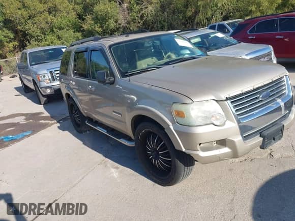 2007 Ford Explorer XLT с VIN 1FMEU63E97UB54077, выставлен на аукционе IAAI как лот 43369981 с пробегом 161 582 миль миль и . История ставок и продаж доступна на DreamBid. Изображение 1.