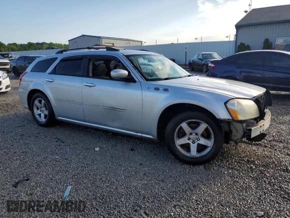 2005 Dodge Magnum SE with VIN 2D8FV48V15H560987, listed as a Copart auction lot 64271215 with 173,320 mi miles and Non repairable. Bid and sale history available at DreamBid. Image 4.