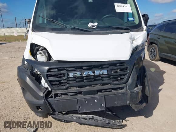 2023 Ram ProMaster Cargo z VIN 3C6LRVVG1PE606308, wystawiony jako IAAI lot #42824322 z przebiegiem 60 497 mil mil oraz . Historia ofert i sprzedaży dostępna na DreamBid. Obrazek 6.