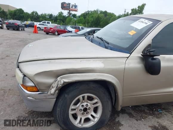 2004 Dodge Dakota SLT с VIN 1D7HL48N84S619527, выставлен на аукционе IAAI как лот 42484398 с пробегом 275 998 миль миль и . История ставок и продаж доступна на DreamBid. Изображение 6.
