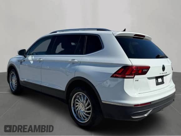 2022 Volkswagen Tiguan SE z VIN 3VV3B7AX0NM154726, wystawiony jako Copart lot #85879325 z przebiegiem 83 923 mil mil oraz Czysty tytuł • Clean title. Historia ofert i sprzedaży dostępna na DreamBid. Obrazek 3.