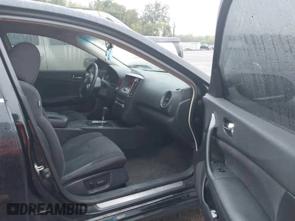 2014 Nissan Maxima S z VIN 1N4AA5AP9EC905908, wystawiony jako IAAI lot #43253021 z przebiegiem 118 012 mil mil oraz . Historia ofert i sprzedaży dostępna na DreamBid. Obrazek 5.