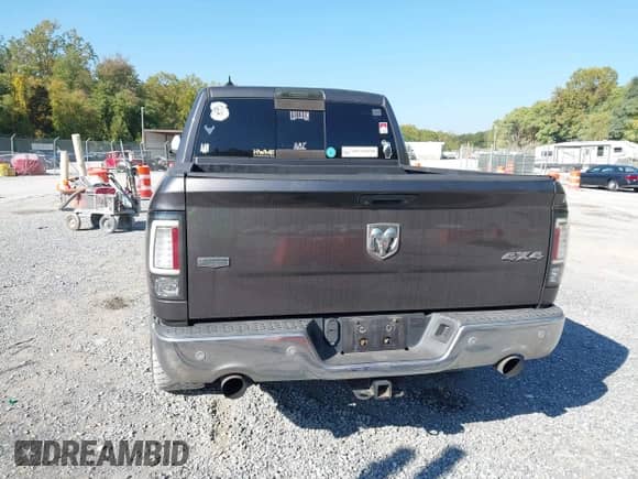 2015 Ram 1500 Laramie z VIN 1C6RR7NT5FS537704, wystawiony jako IAAI lot #43221296 z przebiegiem 193 037 mil mil oraz . Historia ofert i sprzedaży dostępna na DreamBid. Obrazek 16.