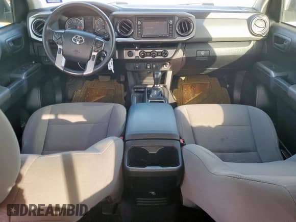 2018 Toyota Tacoma SR5 z VIN 5TFAZ5CN8JX067033, wystawiony jako Copart lot #84419105 z przebiegiem 140 066 mil mil oraz Szkoda całkowita • Salvage title. Historia ofert i sprzedaży dostępna na DreamBid. Obrazek 8.