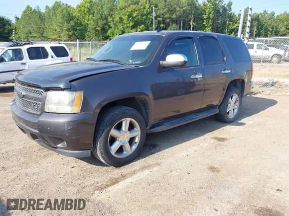 2011 Chevrolet Tahoe LT z VIN 1GNSKBE03BR132229, wystawiony jako IAAI lot #42939541 z przebiegiem 256 860 mil mil oraz . Historia ofert i sprzedaży dostępna na DreamBid. Obrazek 2.