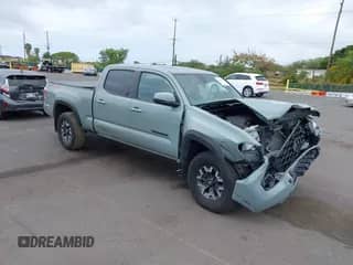 2023 Toyota Tacoma SR5 z VIN 3TMDZ5BN7PM159005, wystawiony jako IAAI lot #42408566 z przebiegiem 13 097 mil mil oraz . Historia ofert i sprzedaży dostępna na DreamBid. Obrazek 1.
