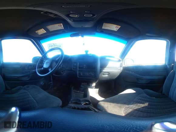 2002 Chevrolet Blazer LS с VIN 1GNCS13W12K107604, выставлен на аукционе IAAI как лот 40459304 с пробегом 194 060 миль миль и . История ставок и продаж доступна на DreamBid. Изображение 19.