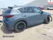 2025 Mazda CX-5 S Carbon Edition z VIN JM3KFBCM4S0679413, wystawiony jako IAAI lot #43019149 z przebiegiem 4 561 mil mil oraz . Historia ofert i sprzedaży dostępna na DreamBid. Obrazek 4.