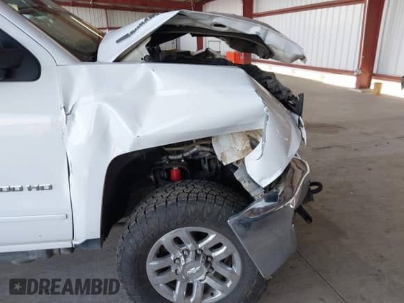 2016 Chevrolet Silverado 2500HD LT z VIN 1GC1KVE88GF247168, wystawiony jako IAAI lot #40907712 z przebiegiem Nie podano mil oraz . Historia ofert i sprzedaży dostępna na DreamBid. Obrazek 20.