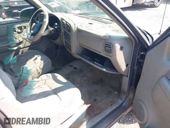 2001 Chevrolet S-10 LS с VIN 1GCDT19W518111281, выставлен на аукционе IAAI как лот 42866626 с пробегом Не указан миль и . История ставок и продаж доступна на DreamBid. Изображение 5.