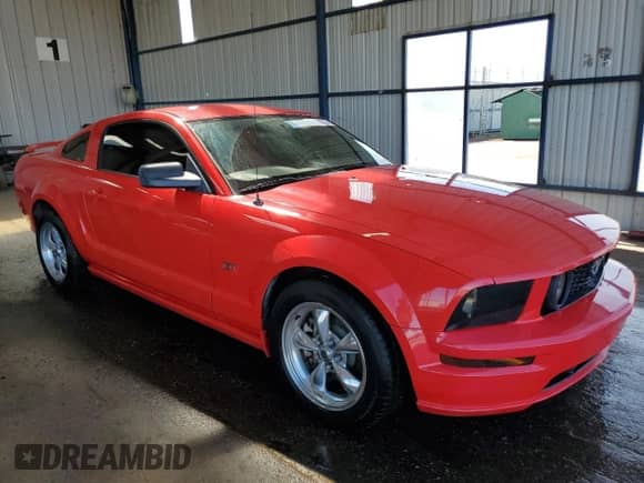 2006 Ford Mustang GT Deluxe с VIN 1ZVFT82H765120194, выставлен на аукционе Copart как лот 69232235 с пробегом 89 604 миль миль и Чистый • Clean title. История ставок и продаж доступна на DreamBid. Изображение 4.