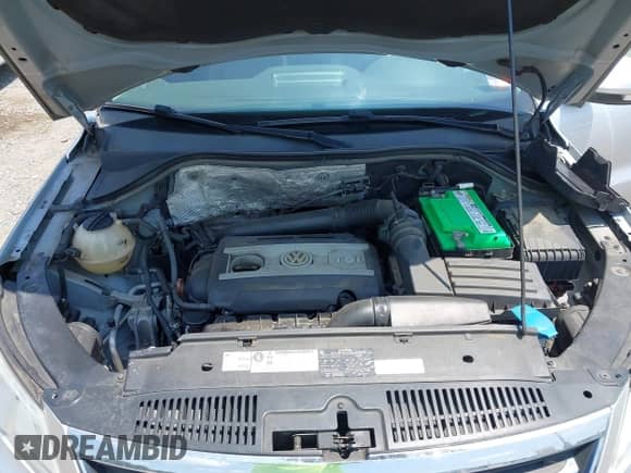 2011 Volkswagen Tiguan SE with VIN WVGAV7AX7BW568624, listed as a IAAI auction lot 42691978 with 137,340 mi miles and . Bid and sale history available at DreamBid. Image 10.