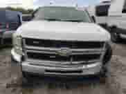 2009 Chevrolet Silverado 2500HD Work Truck z VIN 1GCHC43K59F157421, wystawiony jako Copart lot #73585914 z przebiegiem 243 185 mil mil oraz Szkoda całkowita • Salvage title. Historia ofert i sprzedaży dostępna na DreamBid. Obrazek 5.